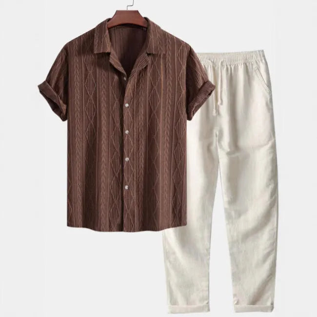 Short-sleeved camouflage print casual suit set with trousers, slim fit.
