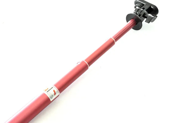 Aluminum alloy selfie stick extended to 85cm with smartphone clamped, in black colour.