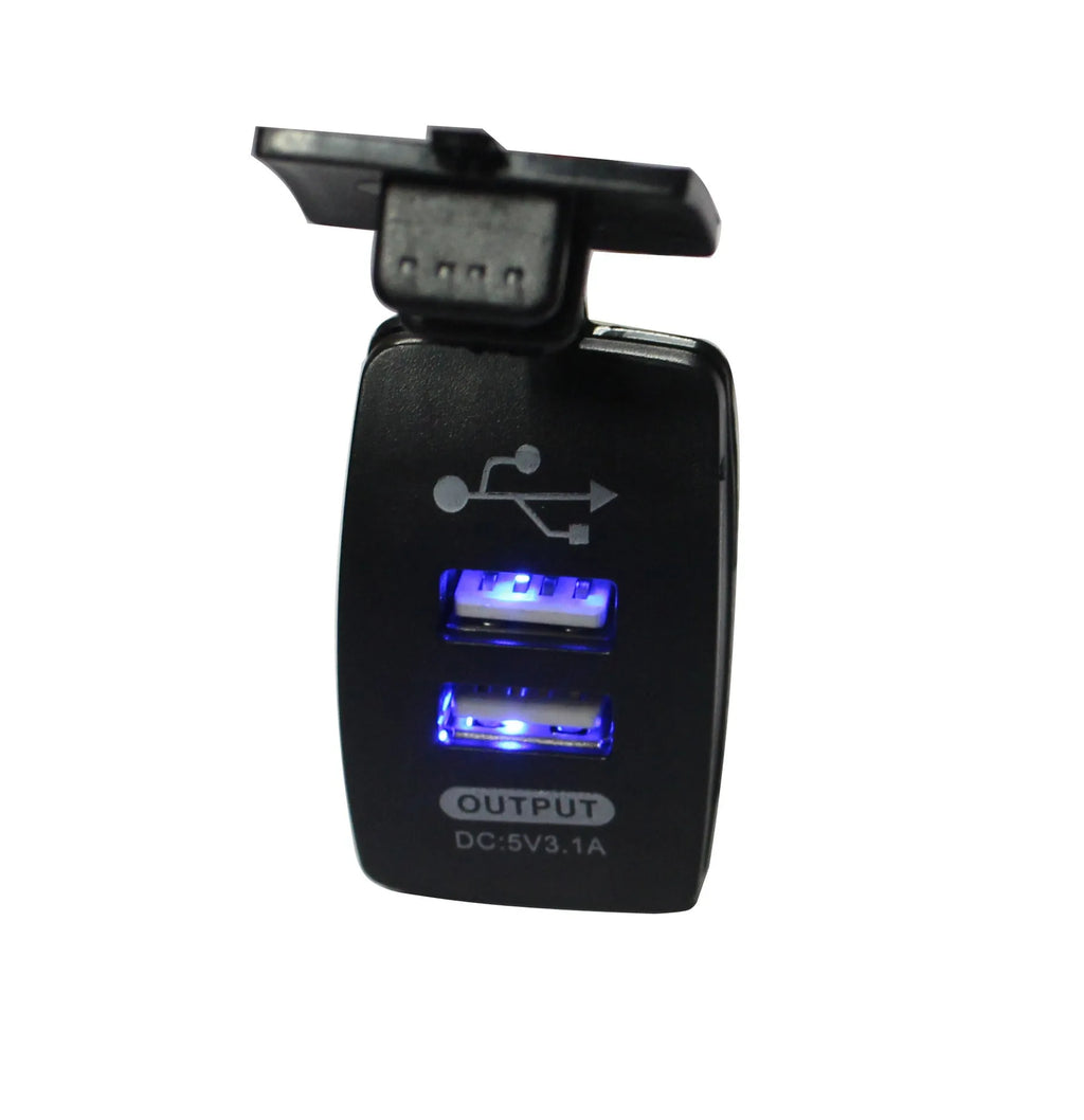 3.1A USB universal car charger in PP material for 12-24V vehicle sockets, available in blue