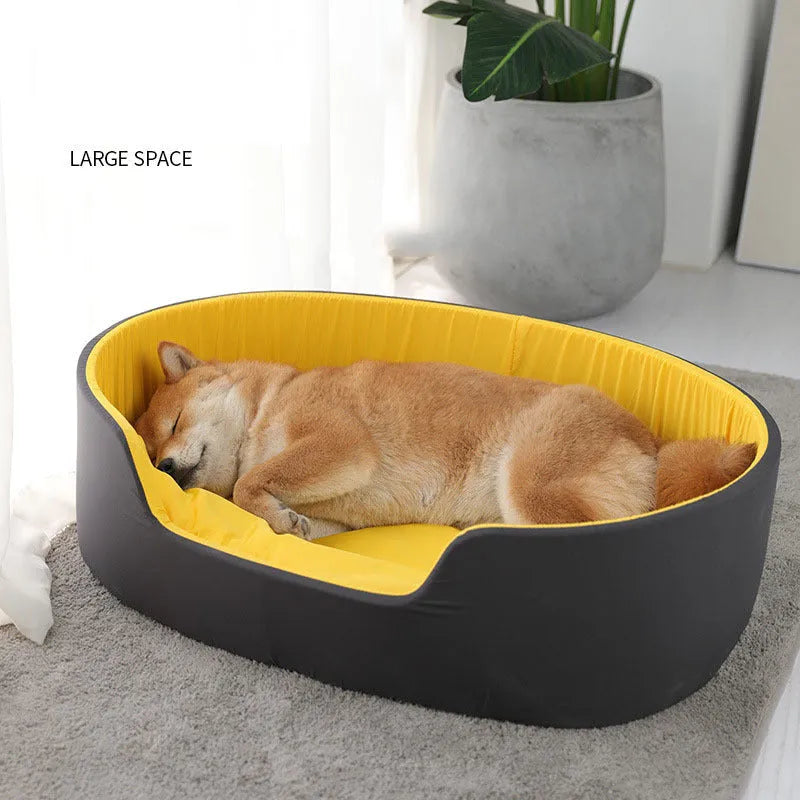 A green cloth pet kennel for dogs or cats, shown in the medium M size.