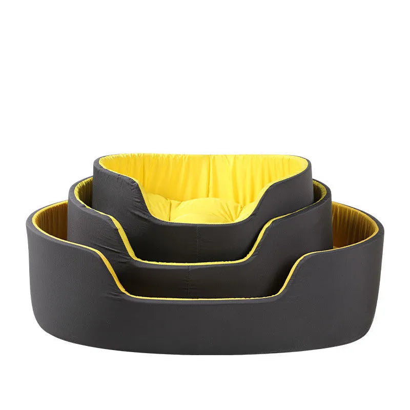 A green cloth pet kennel for dogs or cats, shown in the medium M size.