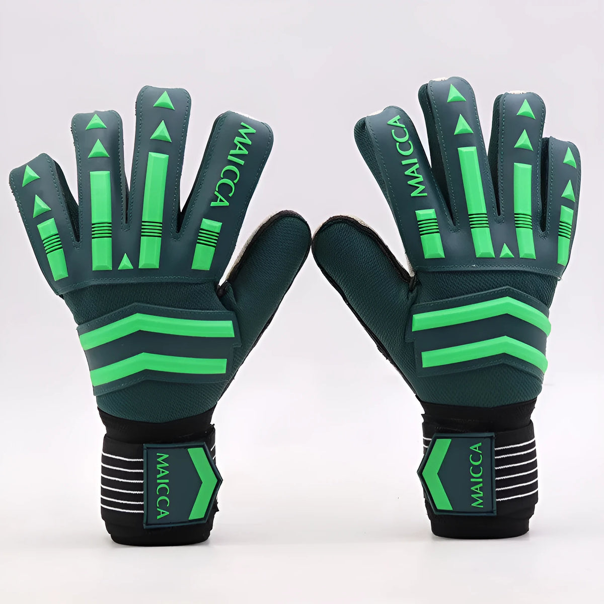Green latex goalkeeper gloves for football training, sizes 7 to 10, with 18-21cm palm length