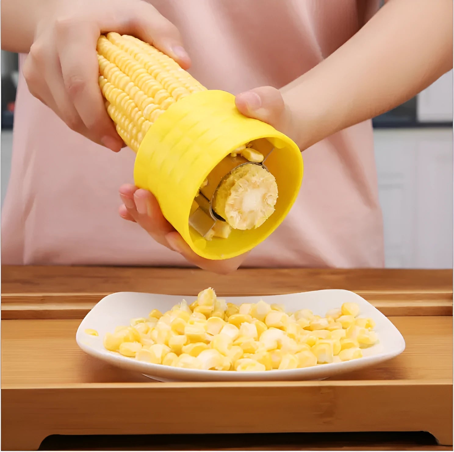 Yellow corn-shaped manual thresher with PP high-fat material grip and stainless steel gear for removing corn kernels