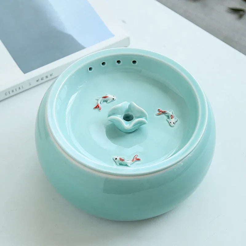 Ceramic pet water fountain with 2.5L capacity in starry sky blue, with pump and USB power option