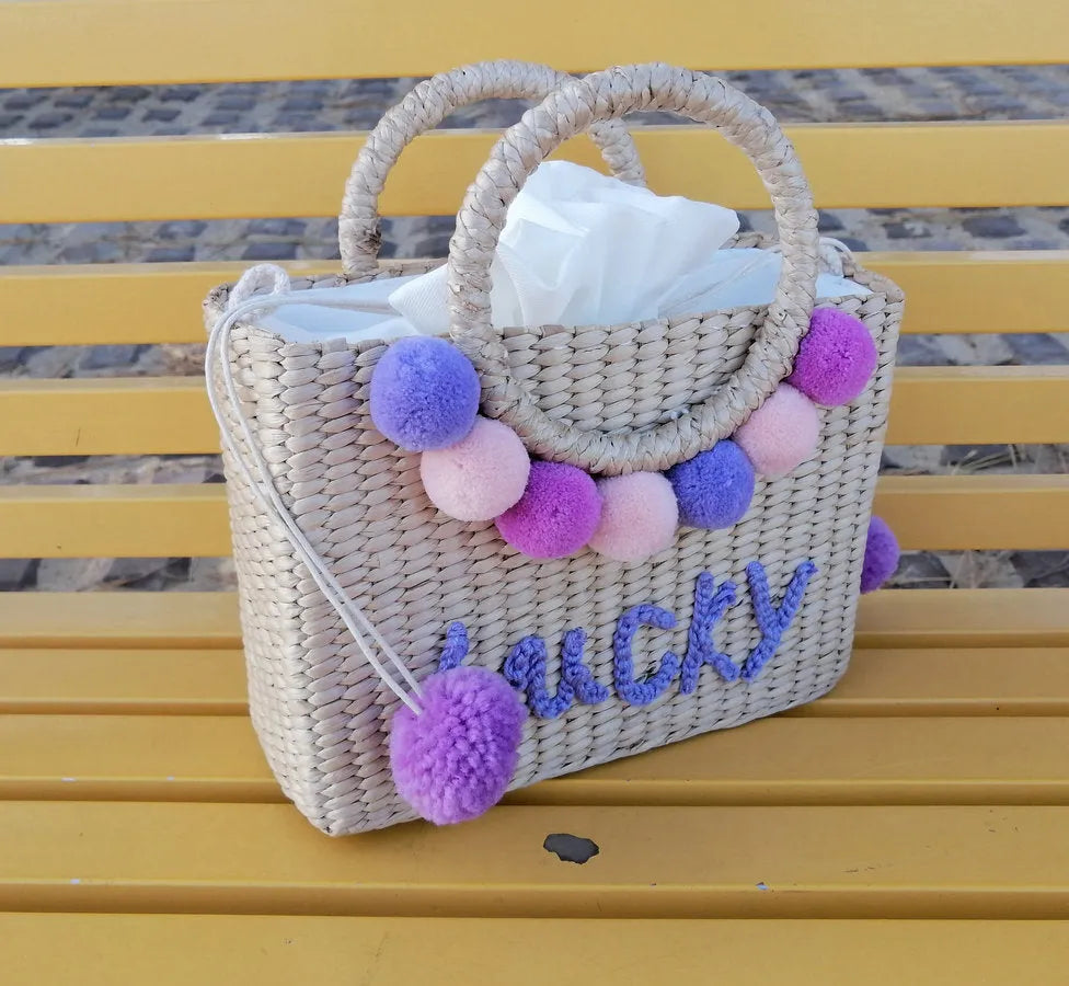 Women's straw handbag with hydrangea letter embroidery, drawstring closure, horizontal square shape, photo colour, no straps