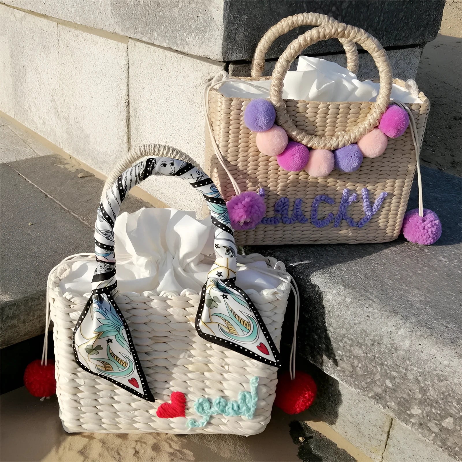Women's straw handbag with hydrangea letter embroidery, drawstring closure, horizontal square shape, photo colour, no straps