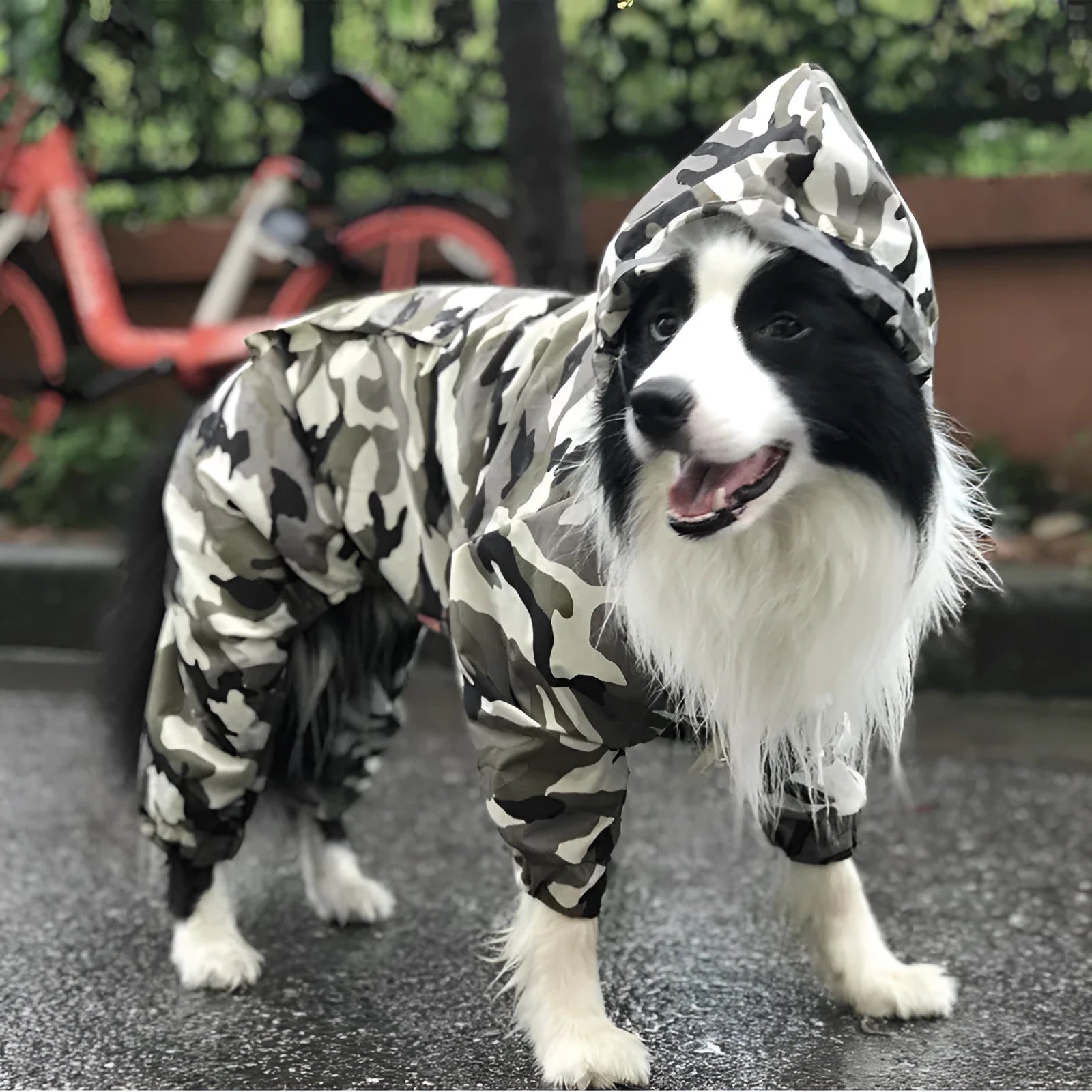 Four-legged camouflage green dog raincoat for large breeds with fluorescent strips, size 4XL.