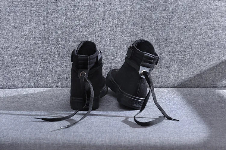 Women's block heel sandals in black or white with open toe and ankle strap, sizes 35 to 43.