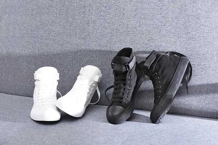 Women's block heel sandals in black or white with open toe and ankle strap, sizes 35 to 43.