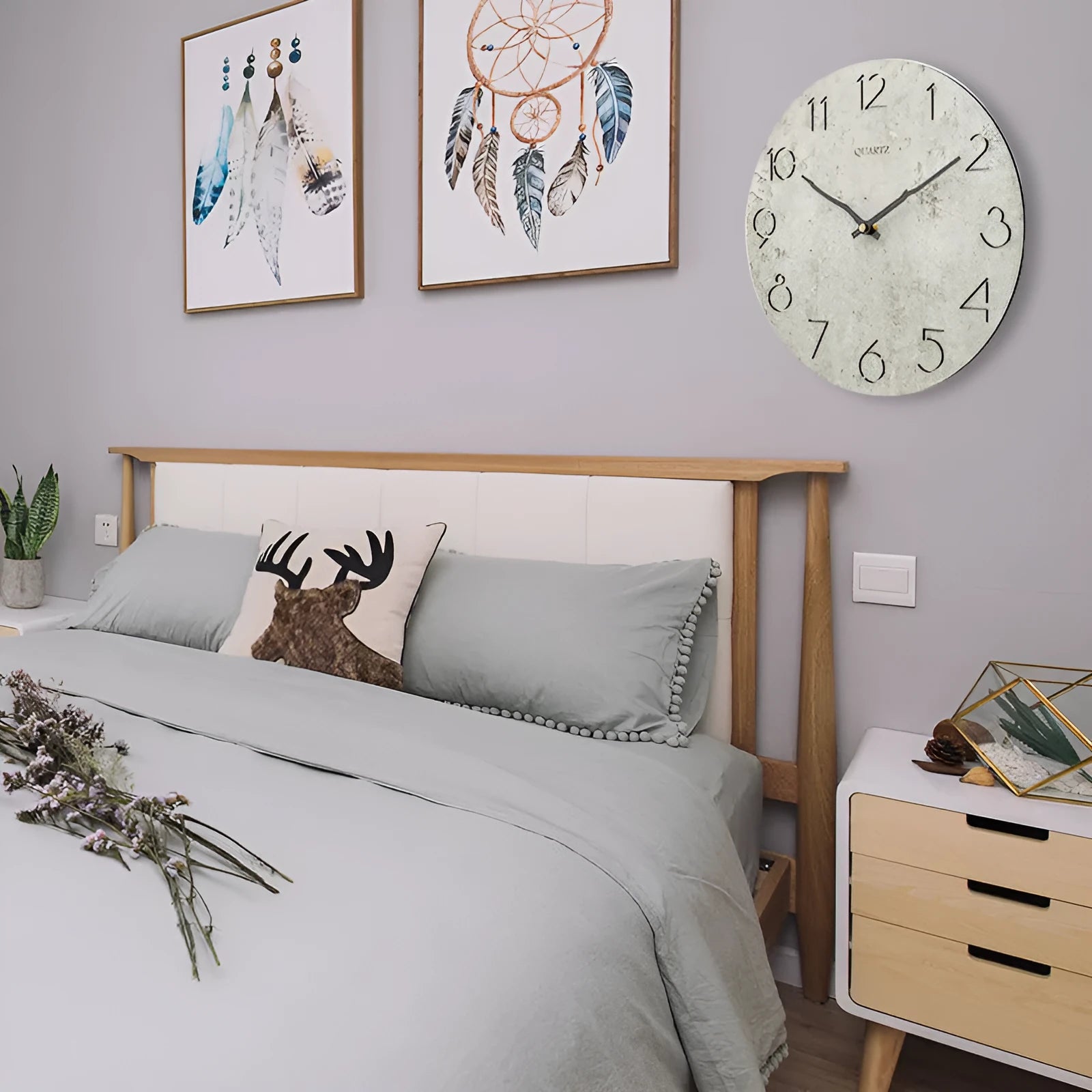 Modern grey European-style wall clock for living room or household wall mounting.