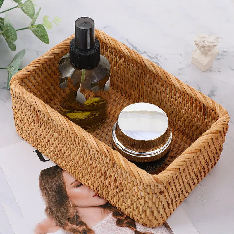 Natural autumn vine storage basket with open top, stackable, for cosmetics and jewelry organisation