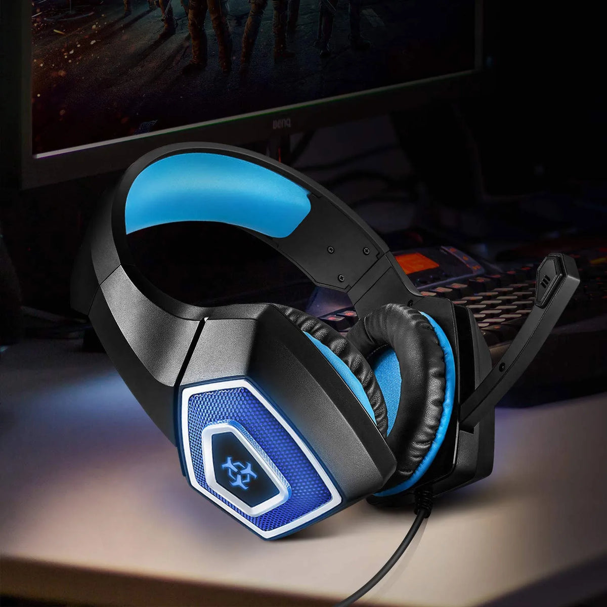 Black and red wired gaming headset with 3.5mm straight plug, 50mm drivers, built-in microphone and 2.2m braided wire