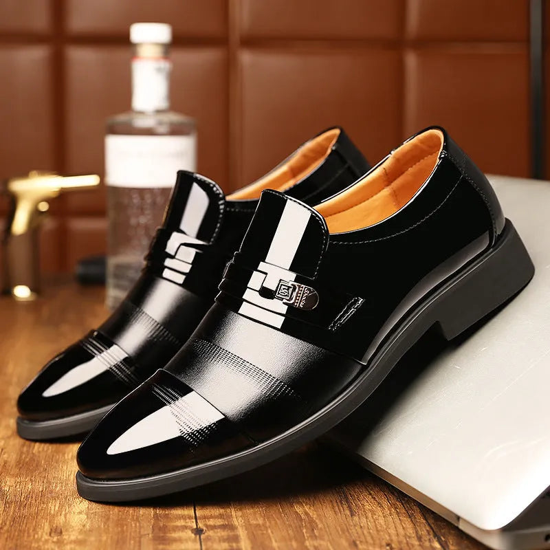 Men's leather shoes, black, with low upper, leather toe cap, and rubber non-slip outsole.