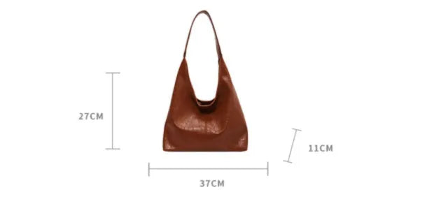 Casual soft PU leather large shoulder bag in street trend style with sandwich pockets.
