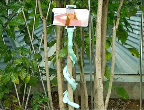 Flexible mobile phone holder with suction cup mount showing 62cm arm and 360-degree rotation capability