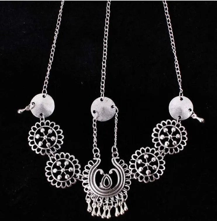 Boho headband jewellery in ancient silver finish, nickel-free alloy, lightweight metal hair accessory for festivals