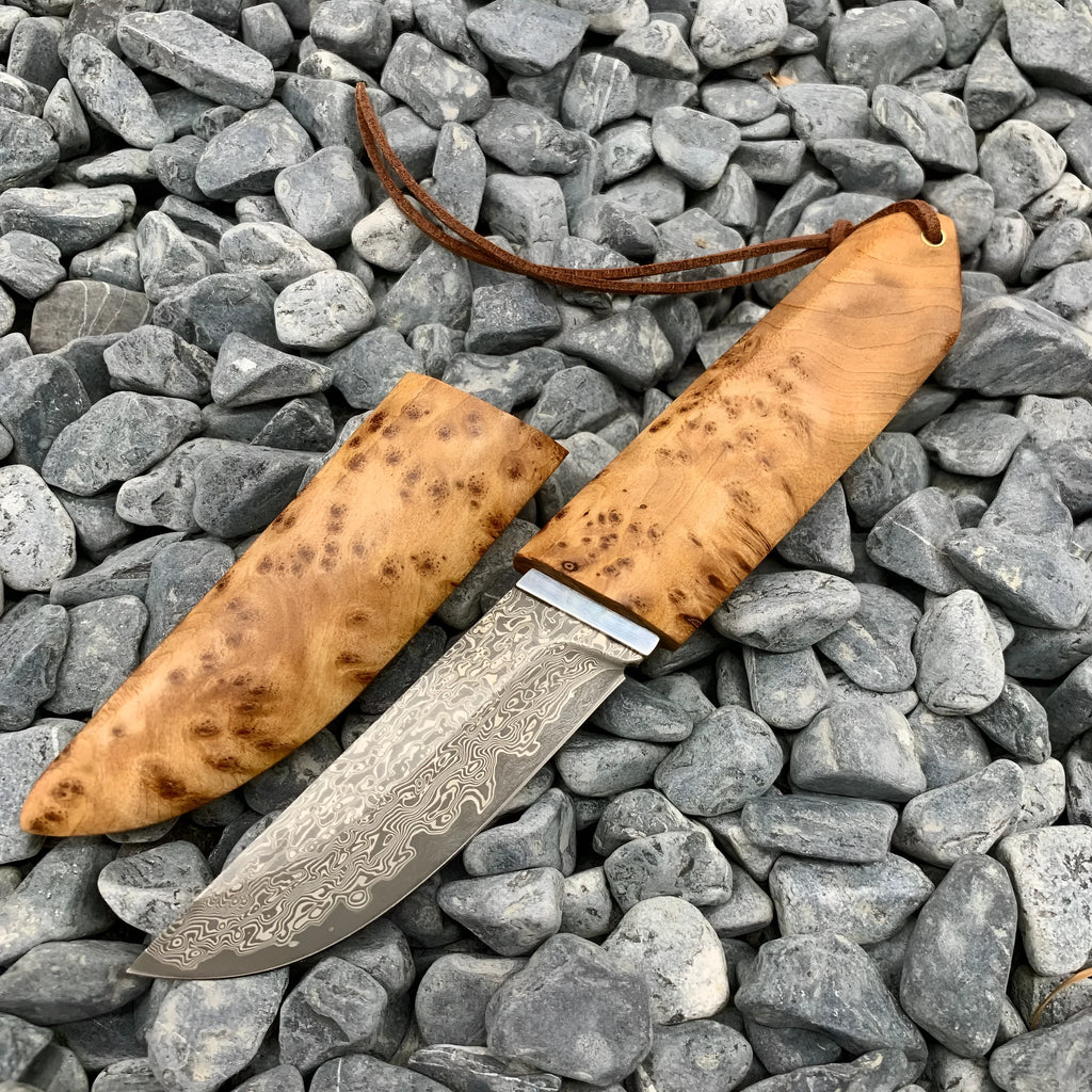 White Shadow Damascus steel camping short knife with Thuja wood handle, 18cm long.