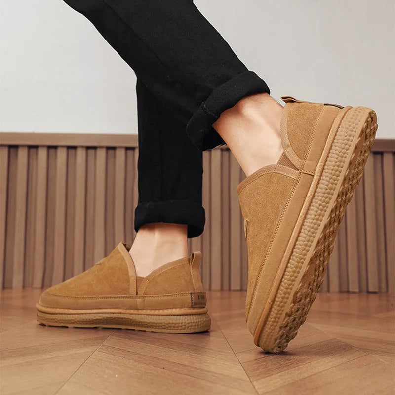 Men's V-cut fleece snow boots in suede with non-slip sole, black colour, side view