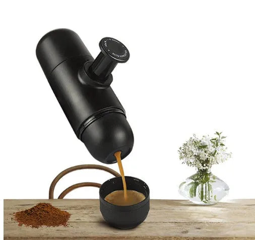 Black portable manual coffee machine with compact 6x17.5cm dimensions