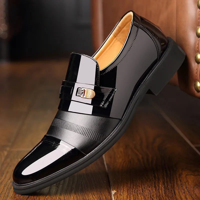 Men's leather shoes, black, with low upper, leather toe cap, and rubber non-slip outsole.