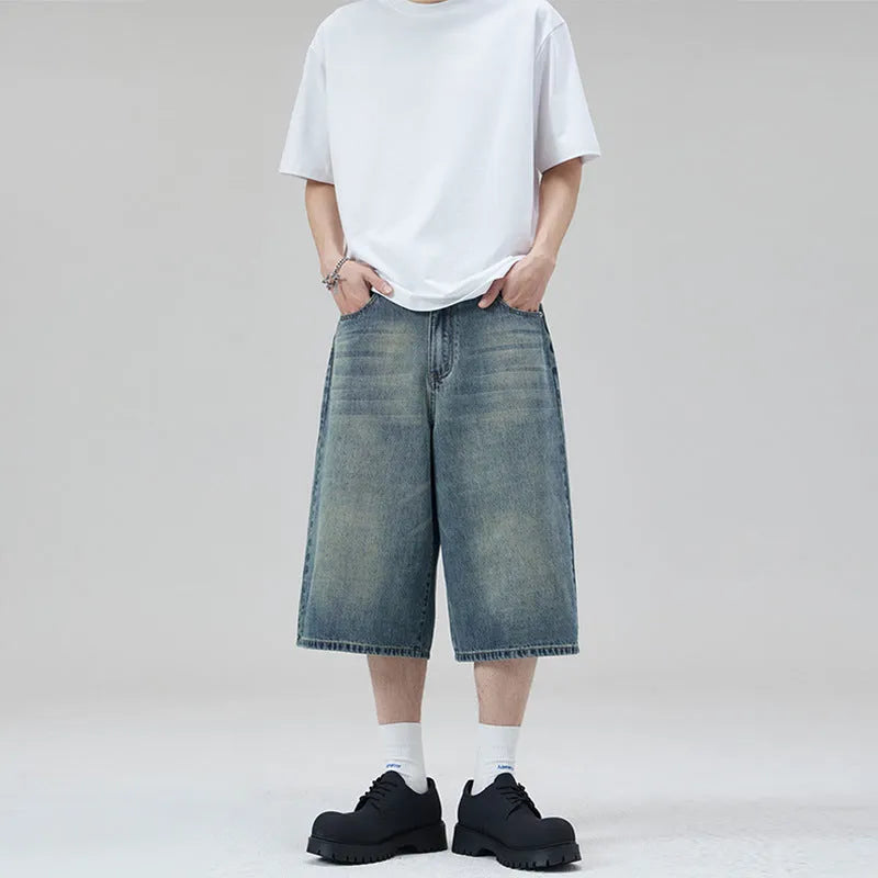 Men's loose-fit straight-leg denim shorts in a cropped length.