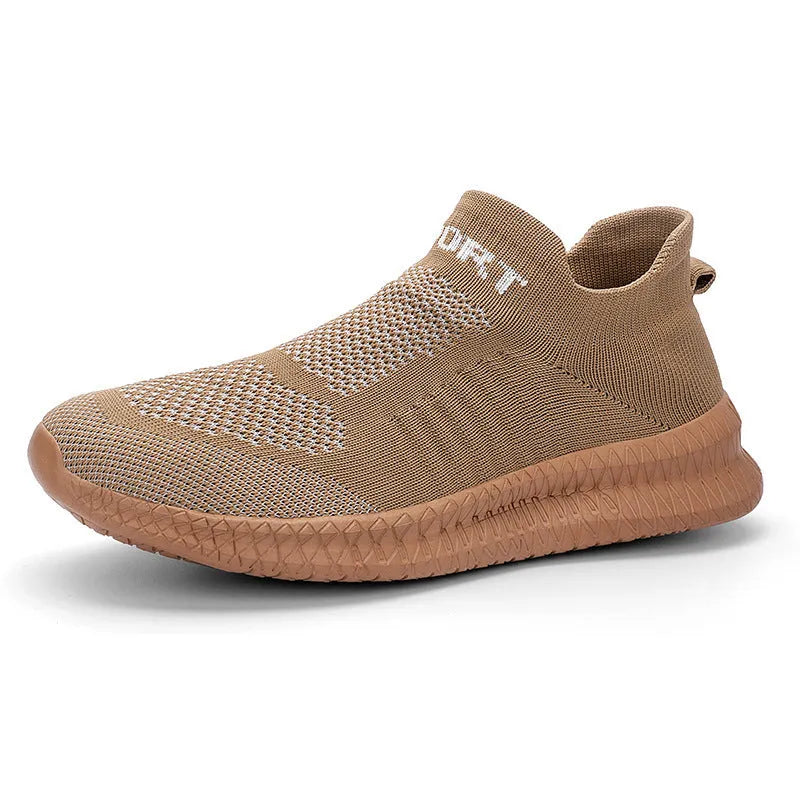 Men's low-top Flyknit training shoe in blue colour with flat rubber sole.