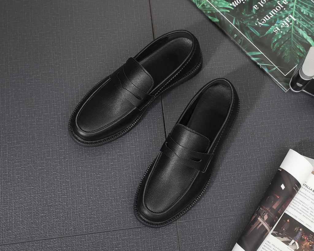 Men's black Korean retro slip-on driving shoes with microfiber upper and stitched detailing on white background