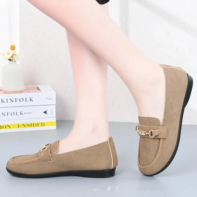 Gommino women's solid colour casual shoes with soft bottom, flat heel, round toe, black or brown, sizes 35-41