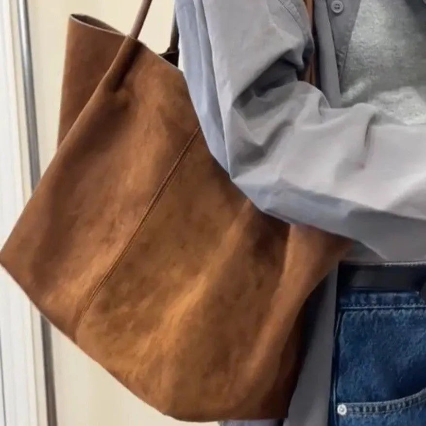 Large capacity PU tote bag in coffee colour with double joint shoulder straps, three-dimensional outer pocket, and document bag, horizontal square retro commuter style.
