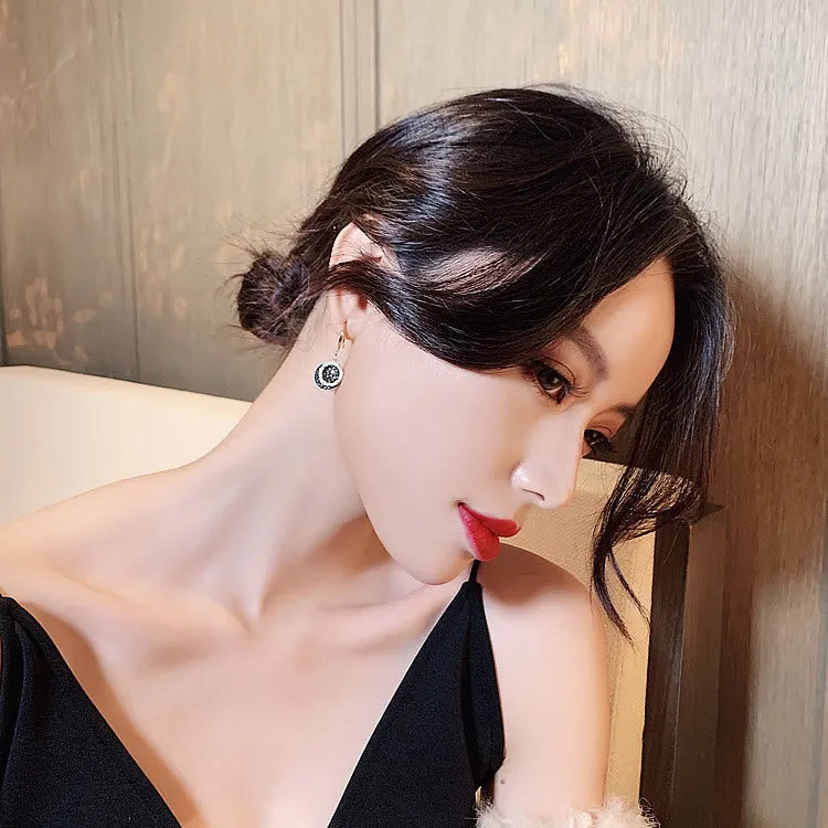 Black geometric round alloy earrings with 3.6cm length and retro Hong Kong style design