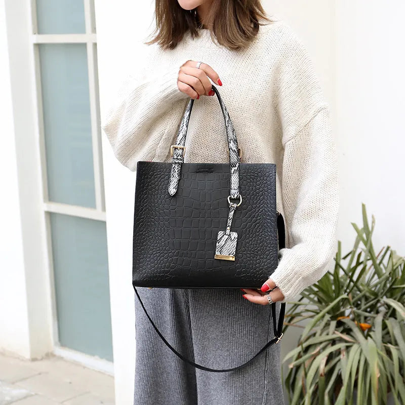 Women's solid colour diagonal cross body stone tote bag in black, 25x29x10cm, PU fabric with crocodile pattern