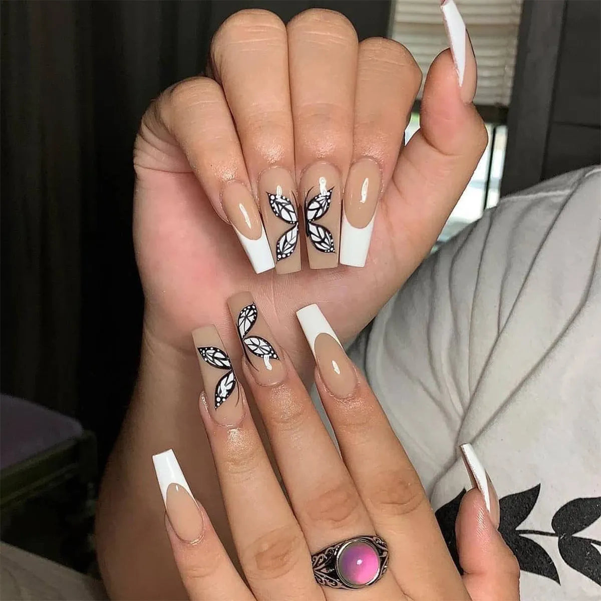 White French butterfly fake nails, 24-piece press-on set, colour JP1398, 18g box