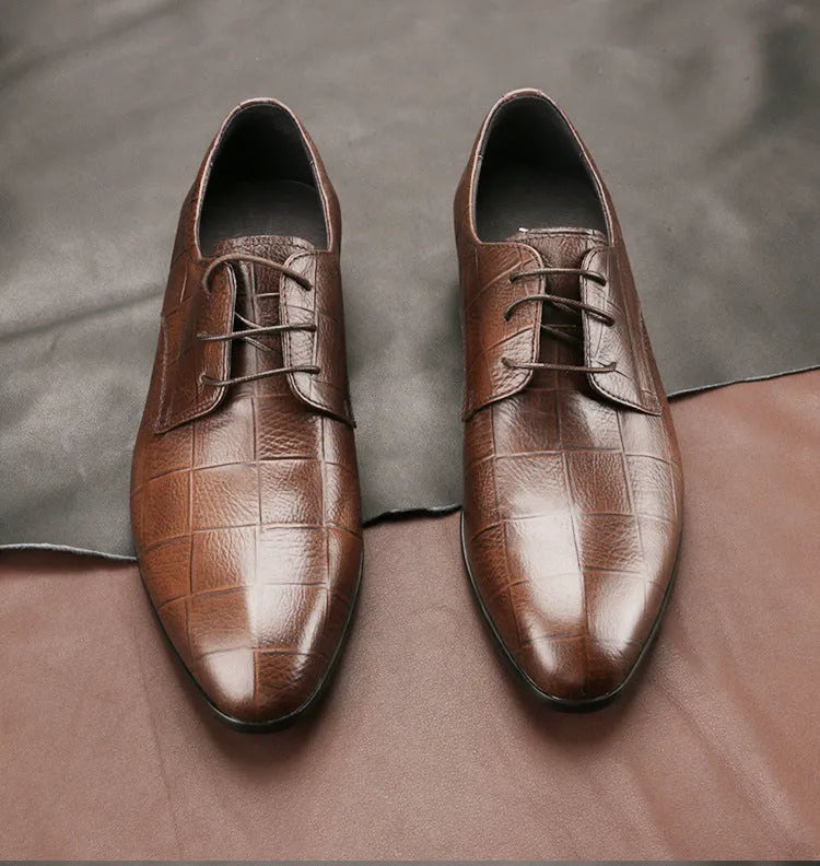 Men's black leather Derby shoes with checkered detail and pointed toe on rubber sole
