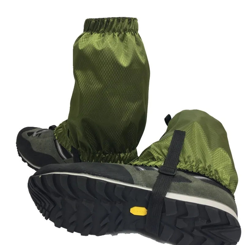Outdoor hiking waterproof leg cover in black, made from 420D Oxford cloth with Velcro closure