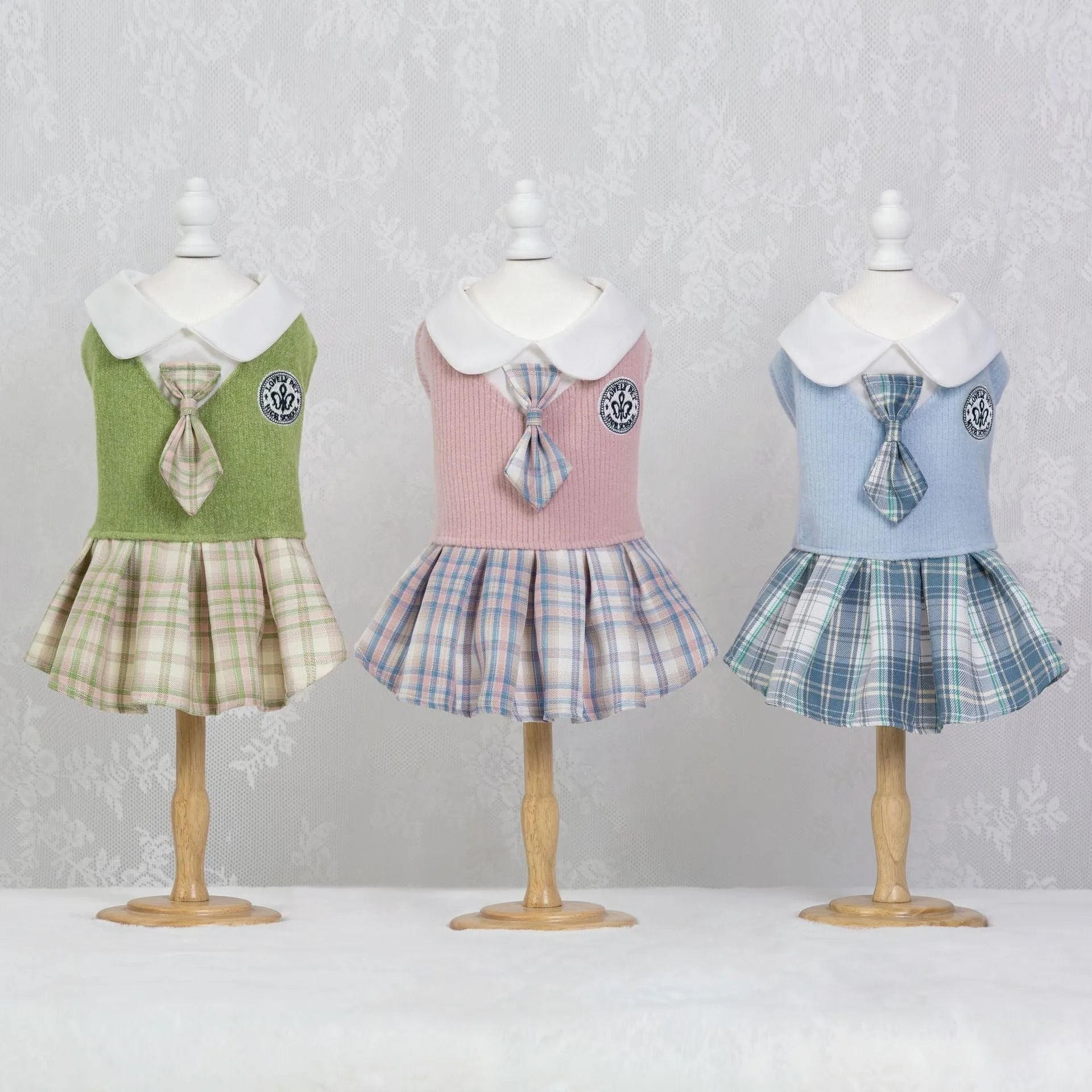 Polyester tartan skirt for small pets in princess style with blue green pink colour options