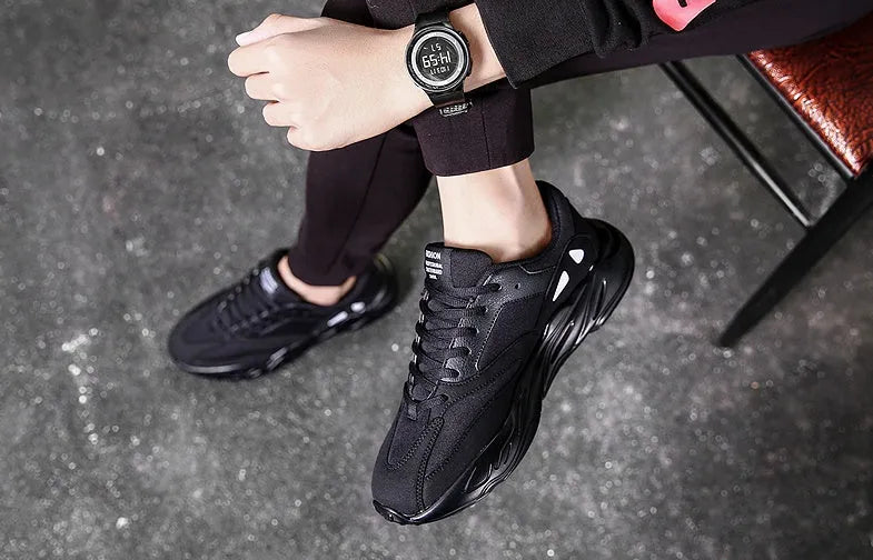 Peliam sneakers in black and grey, lace-up style, available in sizes 39-44