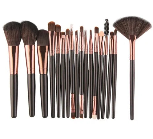 MAANGE 18 piece makeup brush set with fan-shaped contouring brushes on a table
