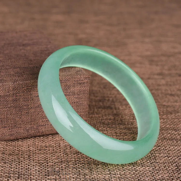 Quartz rock jade bracelet for women in cyan light green with modern simplicity design