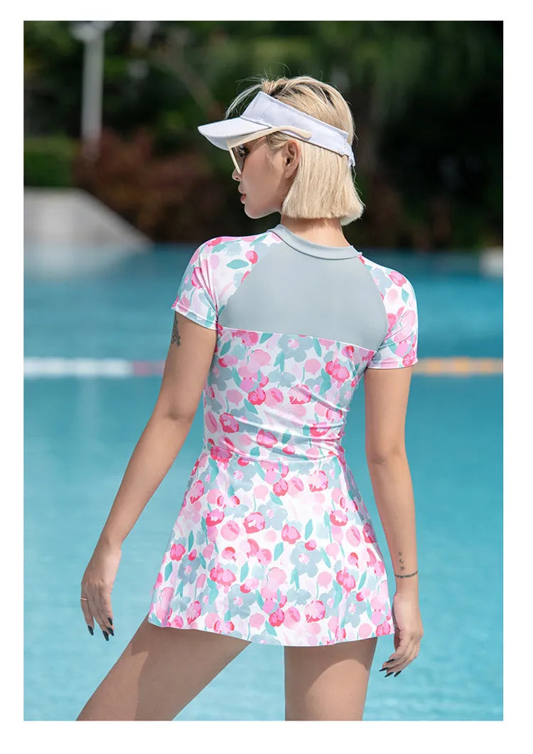 Women's plus size printed one-piece swimsuit in colourful pattern for hot spring swimming