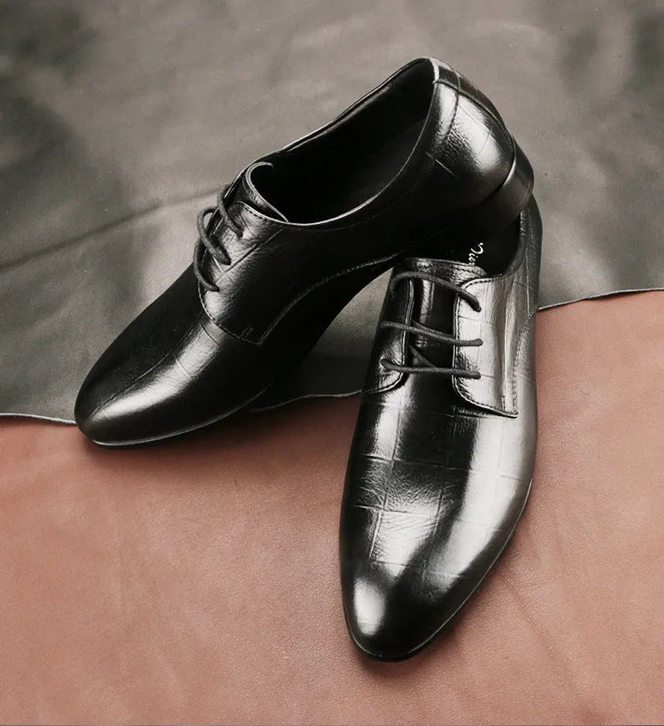 Men's black leather Derby shoes with checkered detail and pointed toe on rubber sole