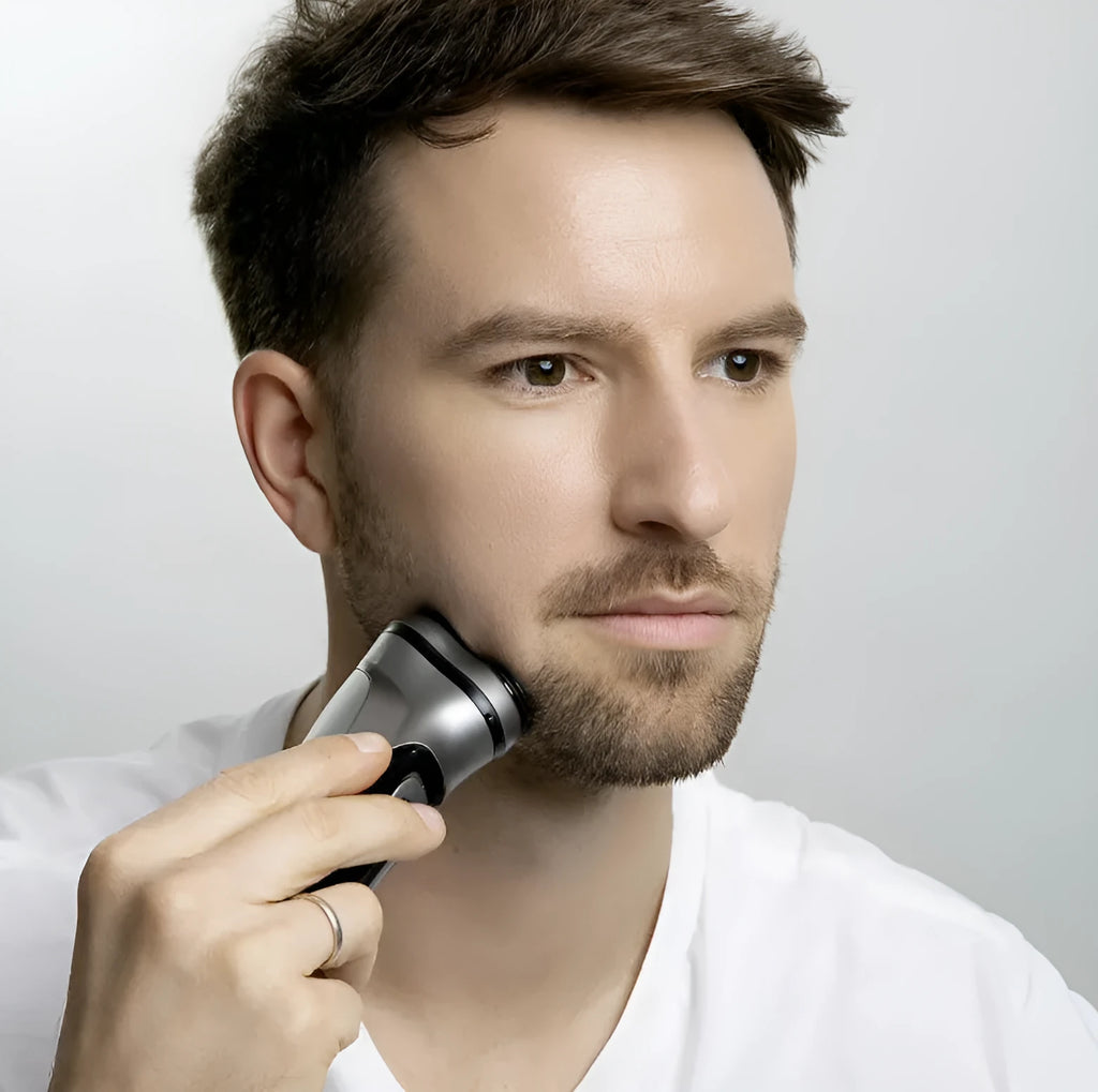BlackStone three-blade electric shaver in silver black with 3D floating steel blades and Type-C charging.