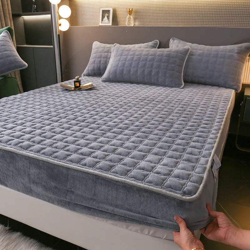 Fleece-lined milk fiber quilted fitted sheet in simple style for single bed, winter thickened