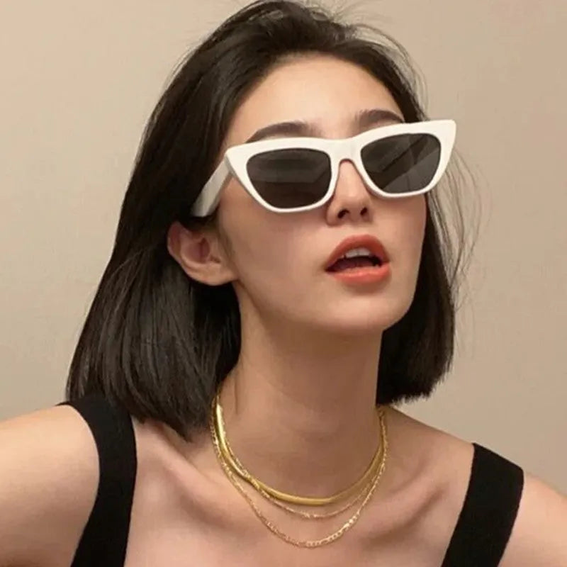 Retro cats eye sunglasses with oval resin lens frame in black for women