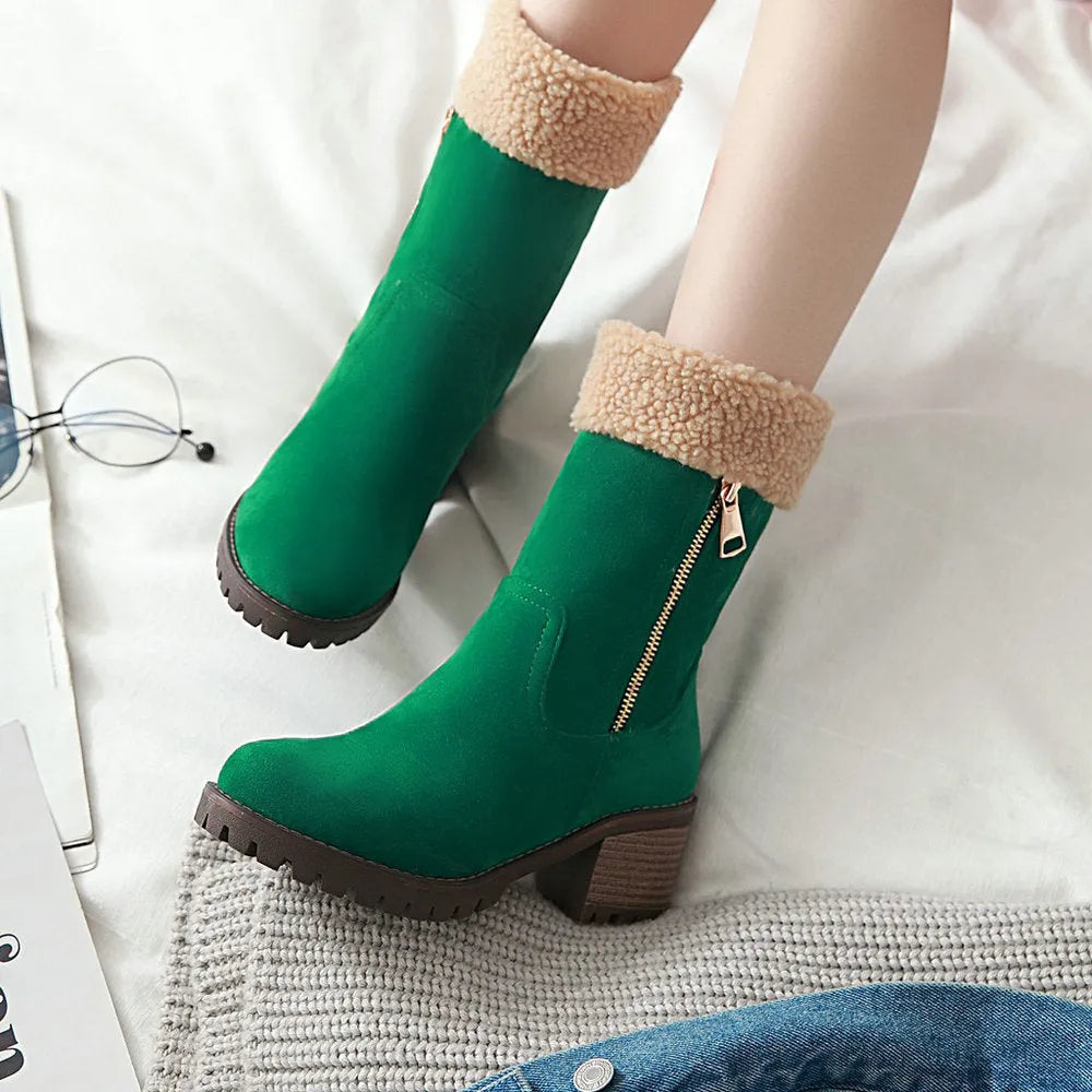 Unisex black snow boots with a rubber sole and plush lining on a white background.