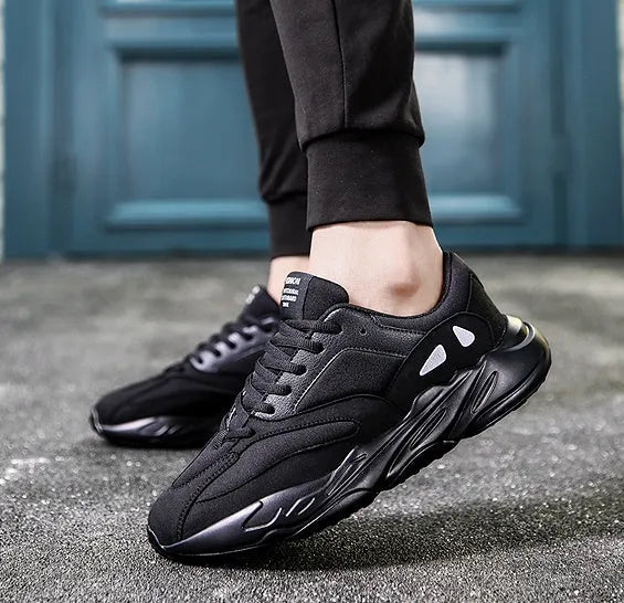 Peliam sneakers in black and grey, lace-up style, available in sizes 39-44