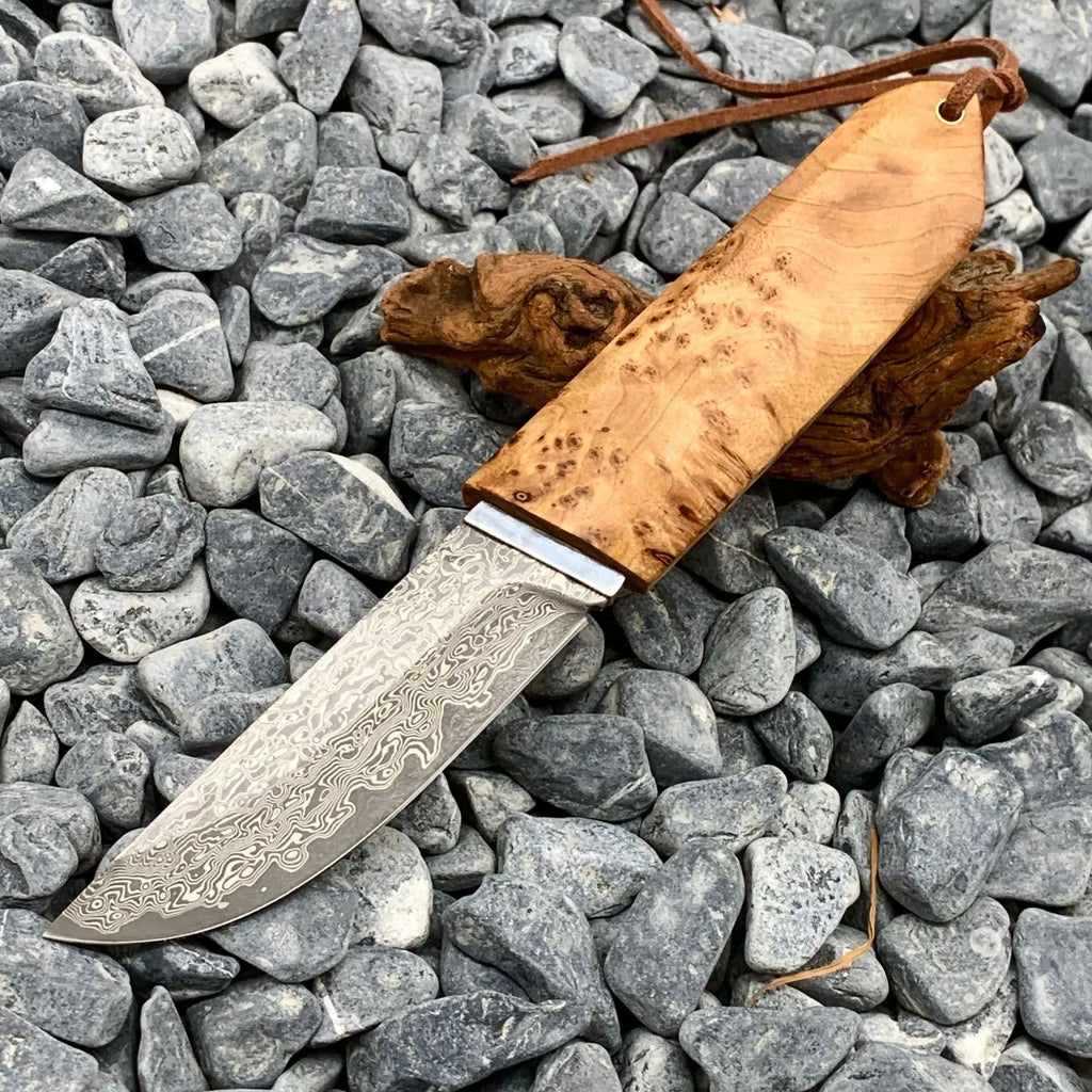 White Shadow Damascus steel camping short knife with Thuja wood handle, 18cm long.