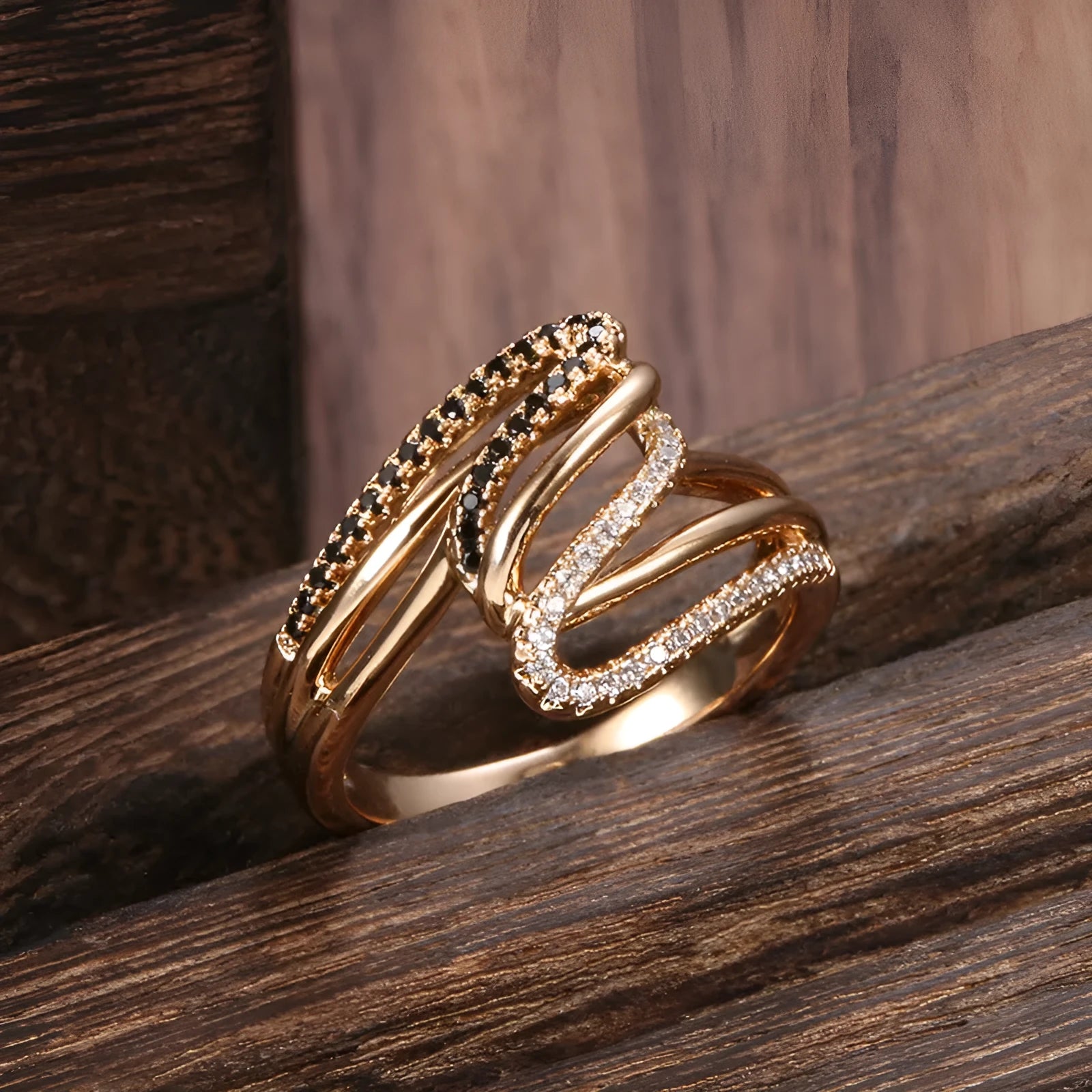 Women's copper ring with micro-inlaid zircon details in colour WK2230, shown on a hand.
