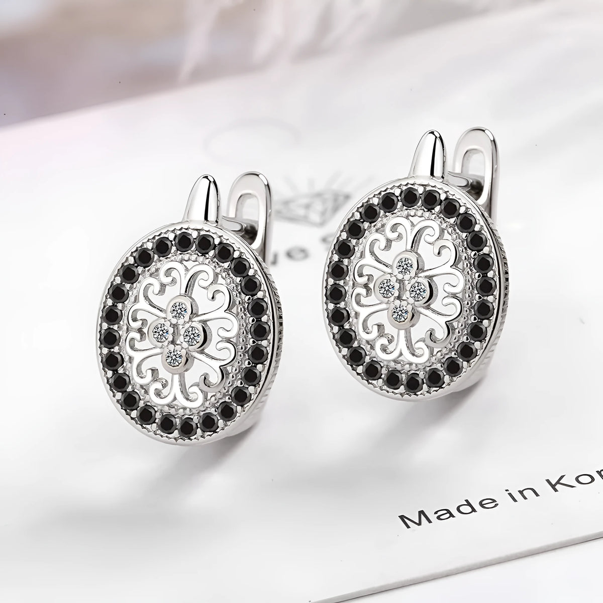 Pair of round diamond-encrusted ear clip earrings in copper white gold plated platinum colour
