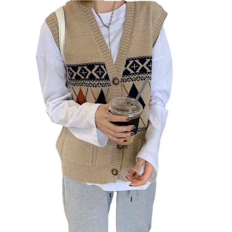 Woman wearing a khaki diamond plaid sleeveless loose cardigan top.
