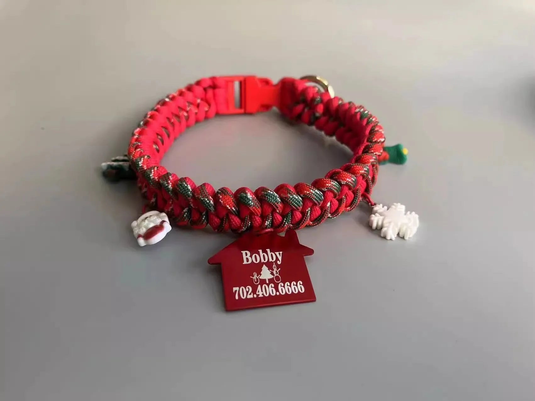 Green hand holding rope dog leash with P chain attachment and zinc alloy release buckle